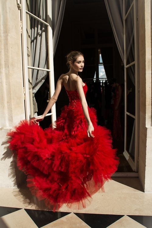 червена дълга абитуриентска рокля